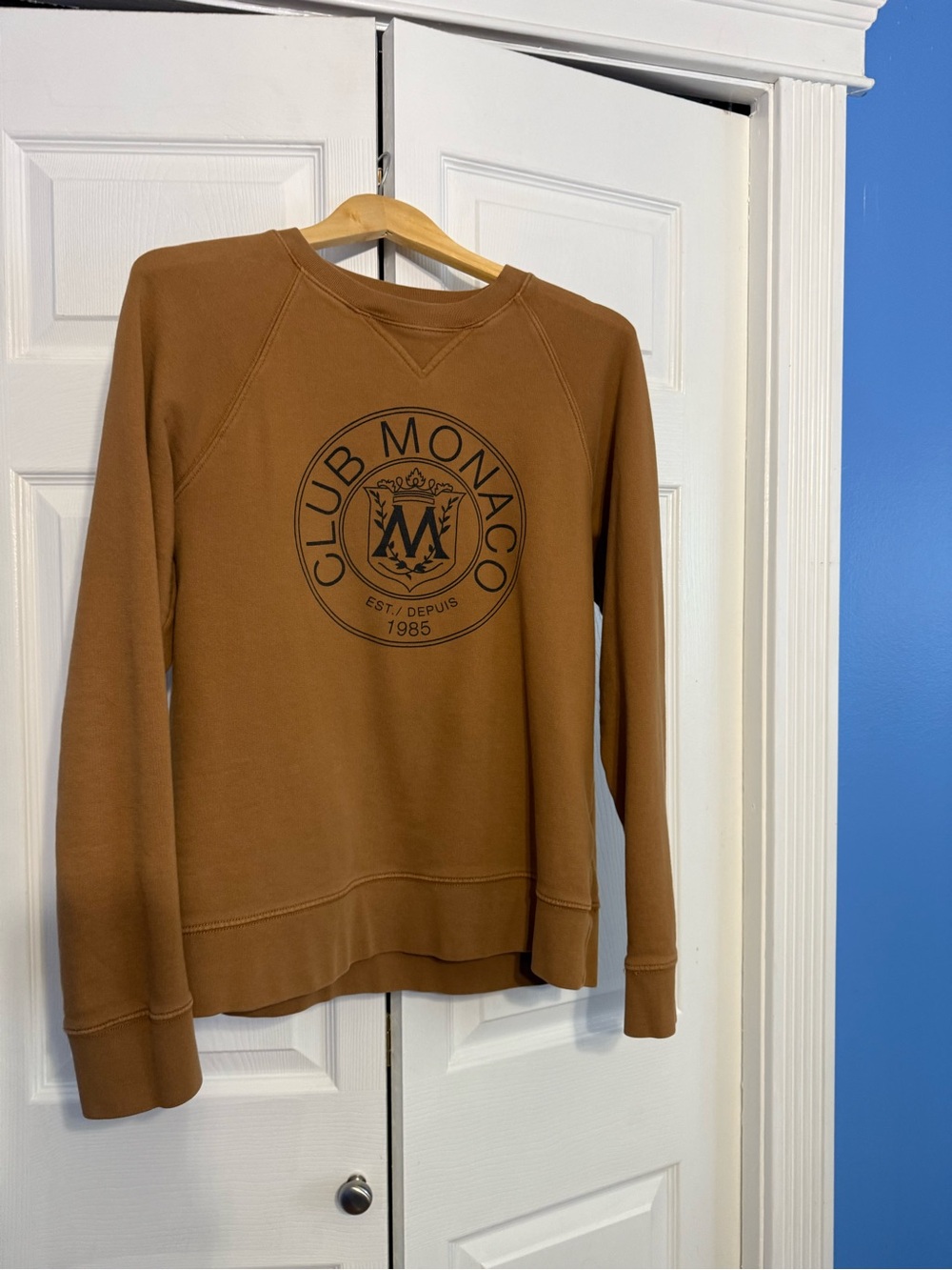 Club Monaco Tan heritage Sweatshirt with black Crest 1985 Logo, Size M - Picture 2 of 7